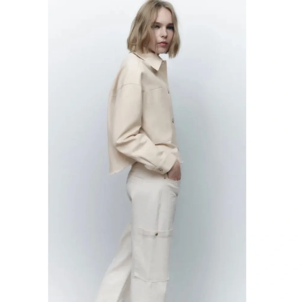 ZARA • Cream Cropped Frayed Hem Denim Jacket, XS - Picture 4 of 16